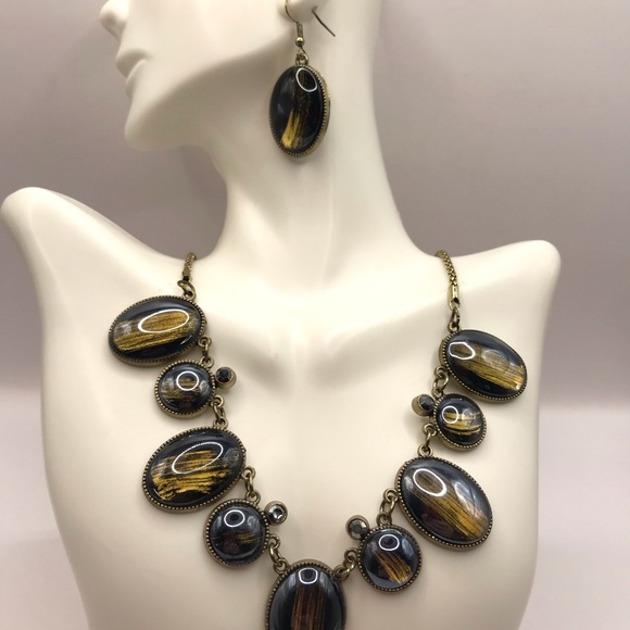 Elegant Blue and Gold-Tone Necklace and Earring Set - Picture 4 of 9